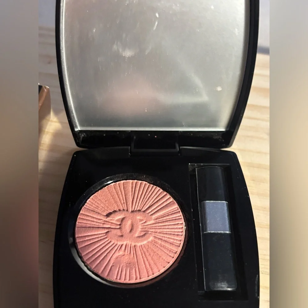 CHANEL elegant blush